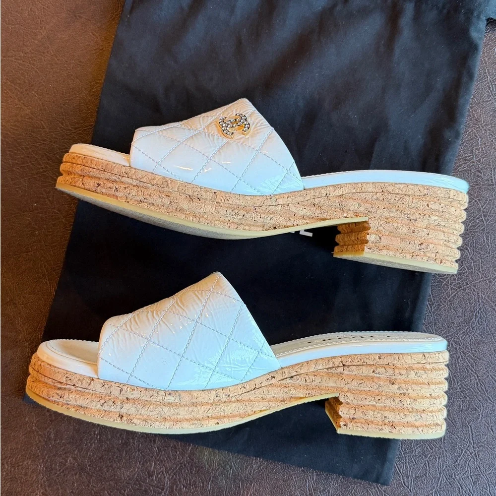 🤍Chanel🤍25C Patent Leather and Cork Heeled Sandals